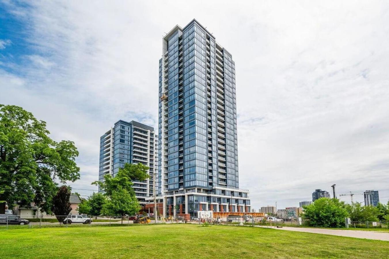 1Br Modern Condo - King Bed And Stunning City View Kitchener Eksteriør bilde