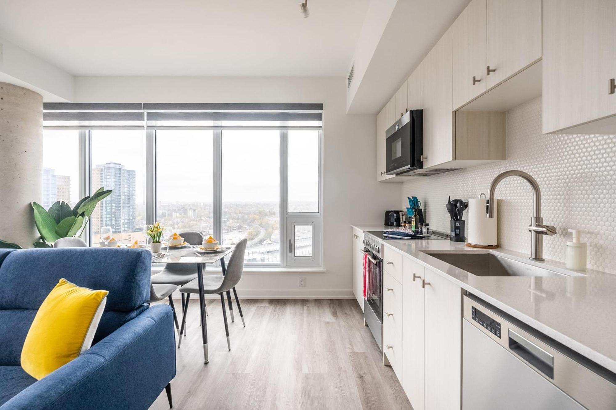 1Br Modern Condo - King Bed And Stunning City View Kitchener Eksteriør bilde